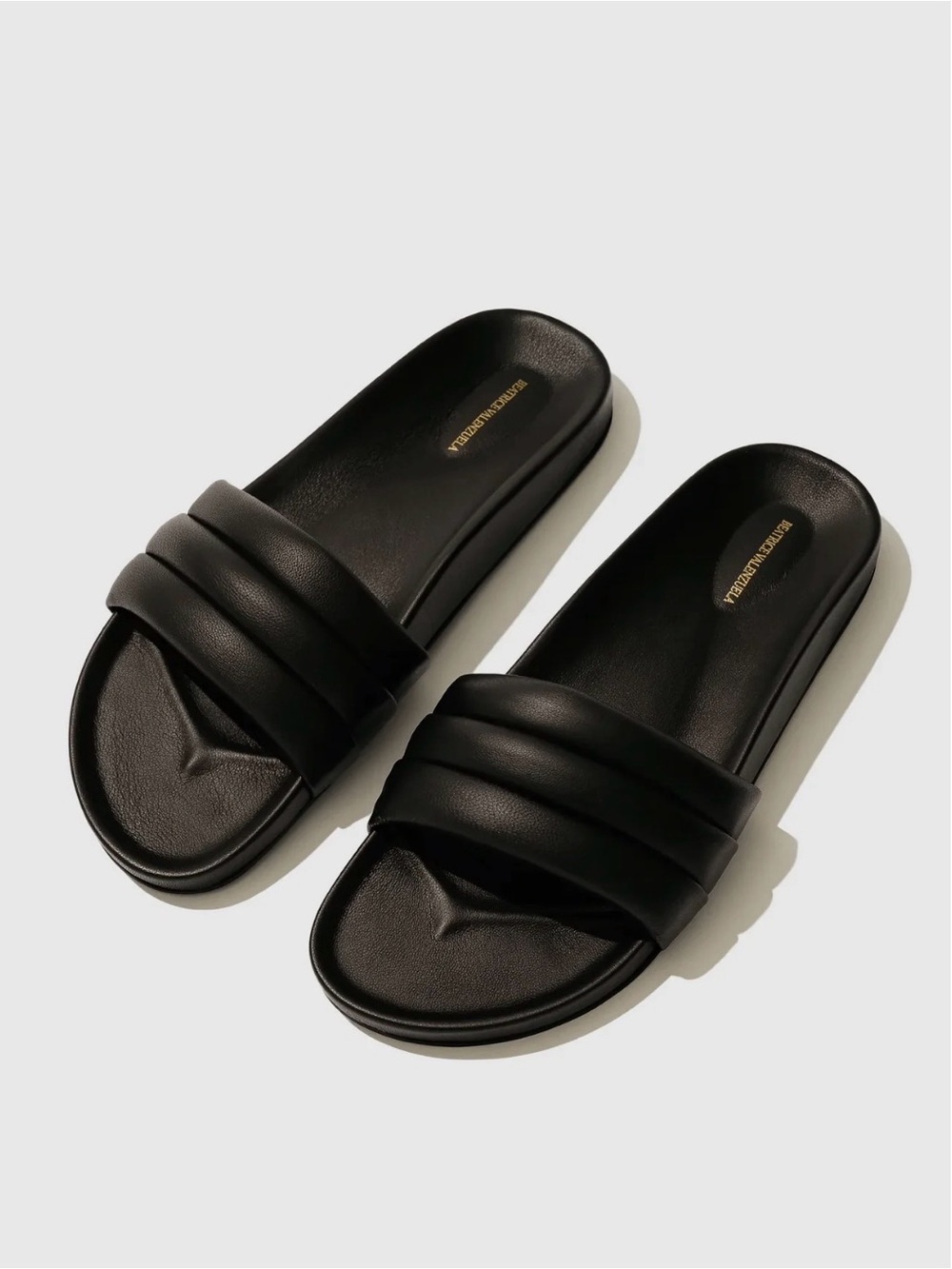 Beatrice Valenzuela
MONOCOLOR SANDALIA - BLACK